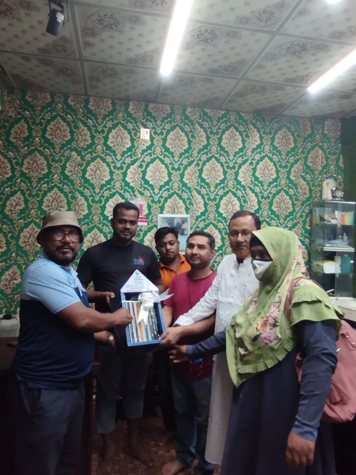 বঙ্গবন্ধুর জন্মদিন উপলক্ষে নোয়াখালীতে আবারো “সেলুন পাঠাগার বিশ্বজুড়ে” স্থাপন