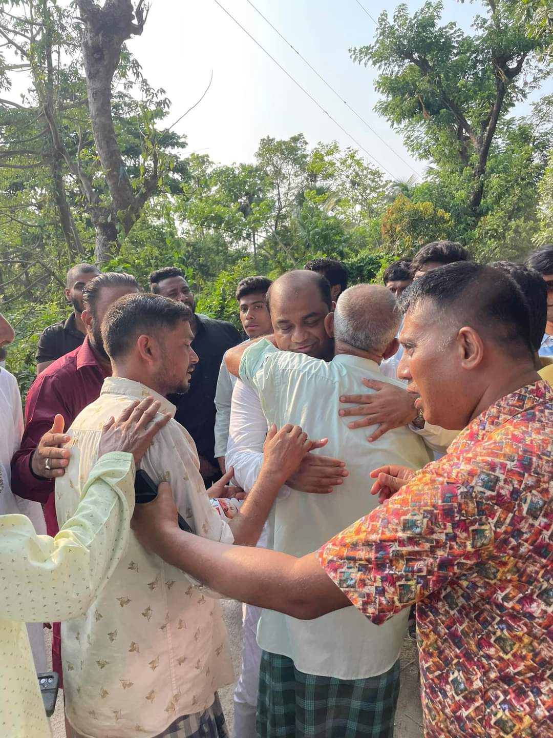 ভোটারদের দ্বারে দ্বারে ছুটছেন আলহাজ্ব জসিম উদ্দিন,জনগণ ই তার মূল শক্তি