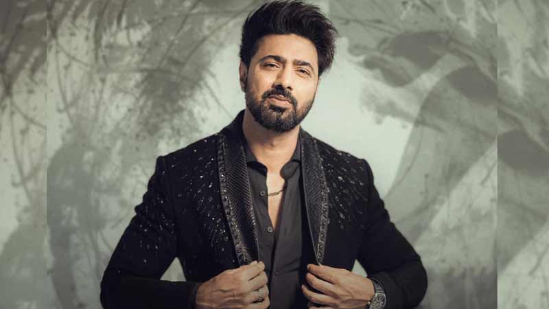 রাজনীতি নিয়ে নীরব দেব, দিল্লি থেকে ফিরেই সিনেমার সেটে