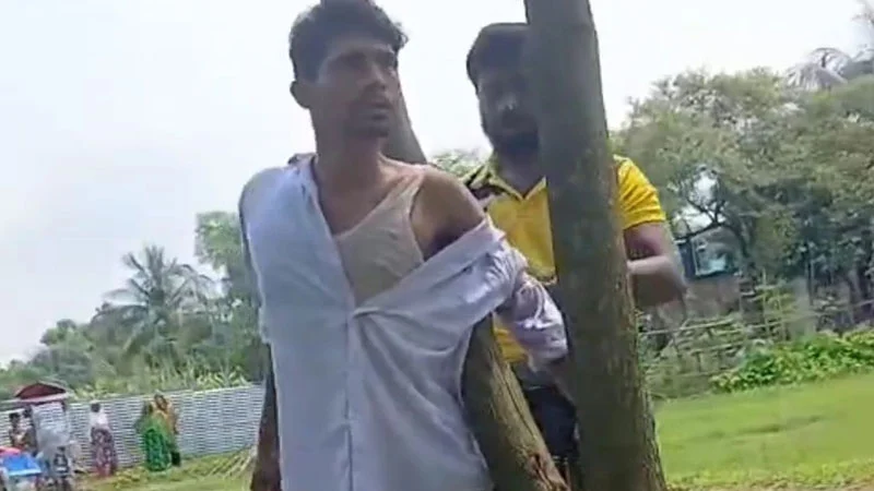যুবদল নেতাকে গাছে বেঁধে রাখলেন স্থানীয়রা